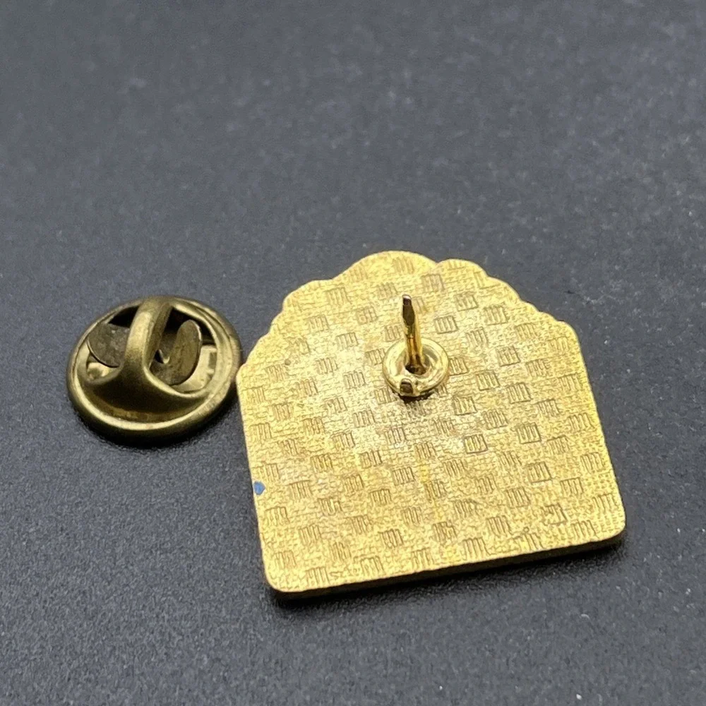 Vintage 1985 Disney Fantasy Fan Club‎ Cinderella's Castle Lapel Hat Pin